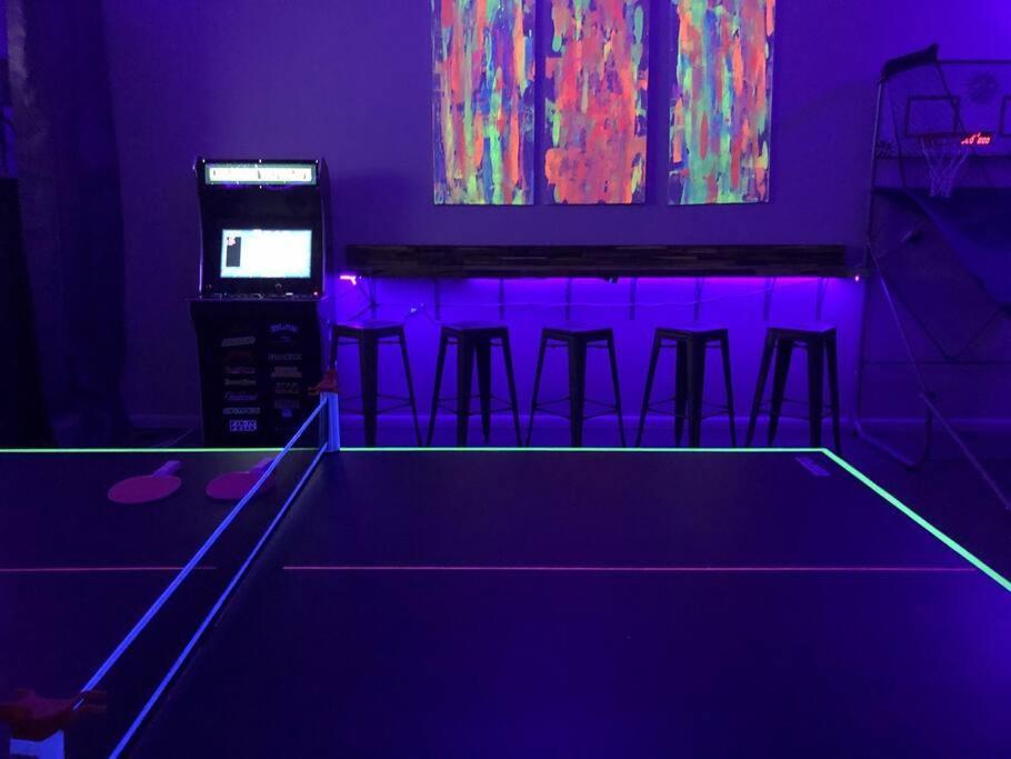 Fun West Knox Pad~ Hot Tub~ Neon Game Room~ Arcade Νόξβιλ Εξωτερικό φωτογραφία